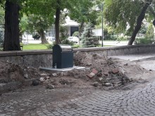 Читател: Пълен абсурд с подземните кофи за смет