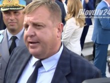 Каракачанов: Ако зависеше от мен, бих увеличил заплатите на военните с 20 %
