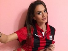 Плеймейтка надъха "баските" преди дербито с Марково
