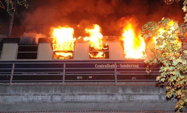 Туитър
Истински ад настъпи в Германия след като влак с около