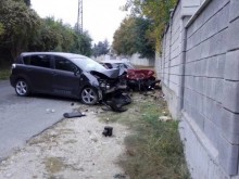 Тежка катастрофа между БМВ и учебен ван