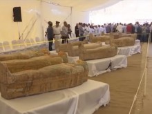 Археолози откриха 30 ковчега с мумии в уникална находка