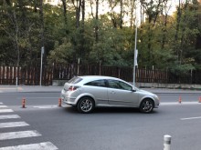 Кола без шофьор по средата на улица в Пловдив!