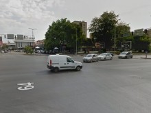 Младеж се изгаври с полицаи на оживено кръстовище в Пловдив