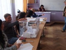 Ще гощават членове на СИК с хиляди вафли, кроасани и солети