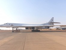 Два руски бомбардировача Ту-160 акостираха в ЮАР за първи път в историята