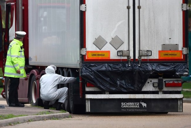 Трийсет и деветте души открити мъртви в хладилен камион близо