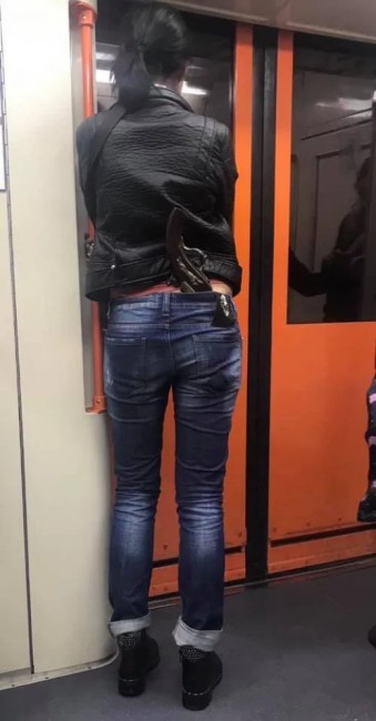 Фейсбук Когато в Софийското метро се чувстваш като в Дивия Запад