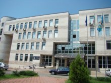 Голяма сума пари и оръжие бяха откраднати тази нощ от метална каса