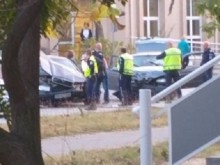 Два автомобила се помляха в "Тракия" пред 5-то РПУ