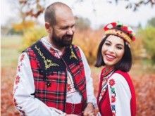 Мегз и гаджето й изненадаха всички с костюмите си за Хелоуин