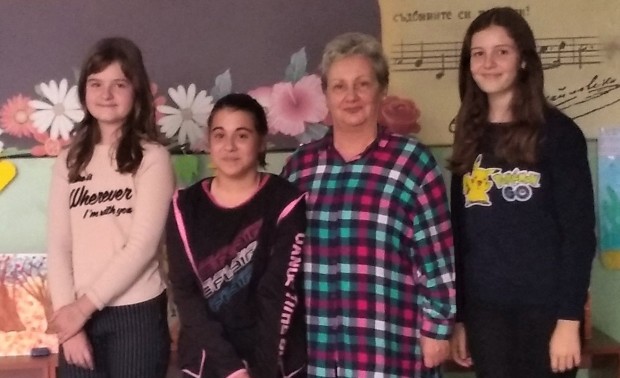 В ОУ "Стоян Михайловски" посрещат Деня на народните будители с престижни литературни награди