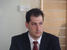 Иван Тотев награждава изявени преподаватели от "Източен"