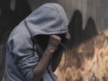 Вкарват в психиатрия бащата наркоман, опитал да убие детето си