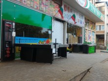 Новите собственици започнаха да изтърбушват бившите магазини "Триумф"