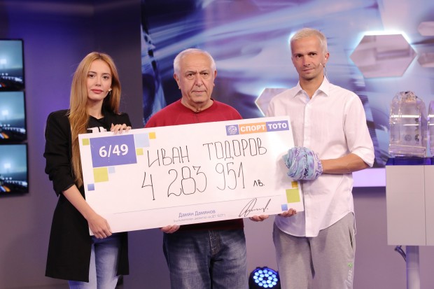 Невероятно! Наложи му се да пътува, жена му обаче пусна фишовете и станаха милионери!