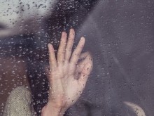 17-годишно момиче в болница след жестока саморазправа със съученичка
