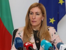 Ангелкова: Фалитът на "Томас Кук" не попада под контрола на Министерството на туризма