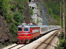 Транспортният министър се извини за закъснението на влаковете