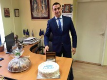 Димитър Колев започна третия си мандат начело на "Западен", изненадаха го с торта
