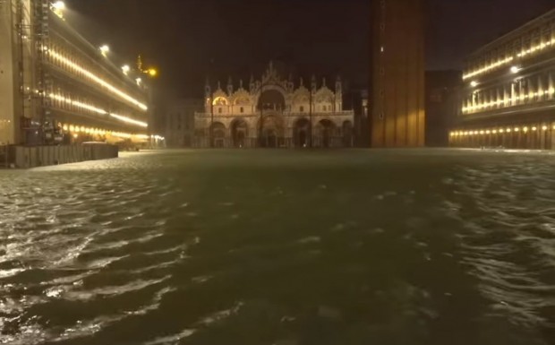 Бури и наводнения връхлетяха водещи туристически дестинации в Италия