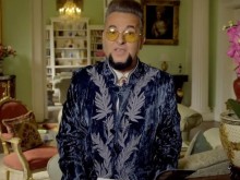 Евгени Минчев пропя, избухна с версия на "Гълъбо"