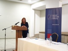 Зорница Русинова: Държавата не отнема деца от семействата им