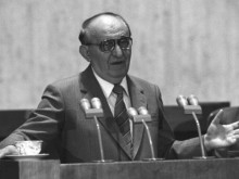Чиста статистика: При Живков ли живяхме по-добре или сега?