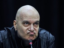 Слави Трифонов на тотална война с всички