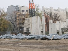 Покриха с найлони арматурата на "Колежа"! Това ли е краят за 2019 година?