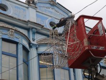 И коледните "топки" кацат на Главната