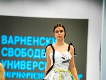 Студентка създаде рокля, която разказва истории