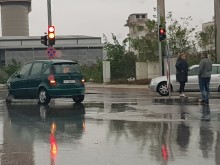 Катастрофа! Очевидец: Вчера пуснаха светофара и белята стана!