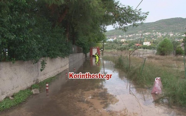 Проливни валежи удариха централните части на Гърция в неделя  пише изданието