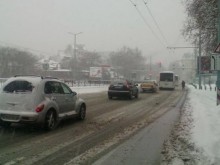 55 снегорина, 28 разпръсквача на сол и 7 челни товарача ще борят снега в Пловдив