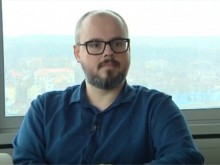 Финансов експерт: Идва рецесия, заделете по 3-4 заплати