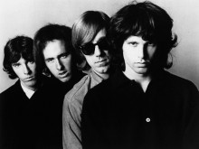 Почина басистът на The Doors