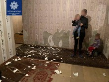 Деца са отглеждани в нечовешки условия, хранели са се с хартия и стиропор