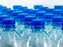 Перник спешно иска отпускане на 20 000 бутилки с вода