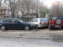Военен помля три коли в "Тракия" и тръгна да бяга