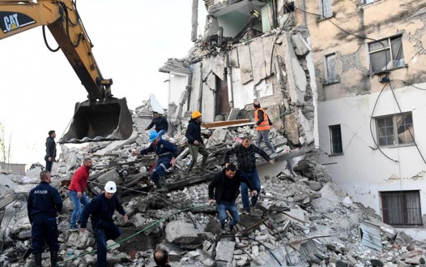 Броят на жертвите от катастрофалното земетресение което удари Албания на