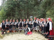 "Гардиън": Българската народна музика е обсебваща