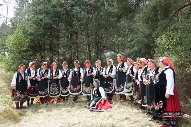 Компилация от 37 автентични песни от българския фолклор провокира възторга