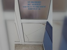 Пациент удря и души лекари и сестри в УМБАЛ "Св. Анна"