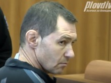 Двойният убиец от "Кършияка" с белезници в съда!