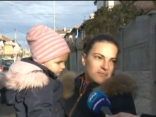 Психично болен мъж тормози съседите си