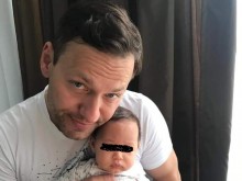Бебето тотално промени Орлин Павлов, той забрави купоните и стана домошар