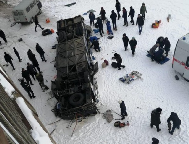 Туитър
Тежка катастрофа в Русия. 19 души загинаха, след като пътнически