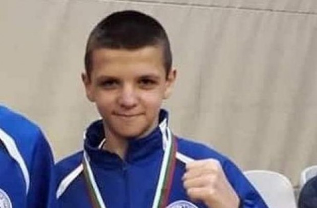 Фейсбук
Средствата нужни за връщането на 14 годишният Ванко от Варна към