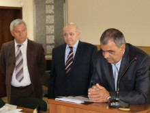 Адвокат сравни прокурорски документ с "Алиса в страната на чудесата"